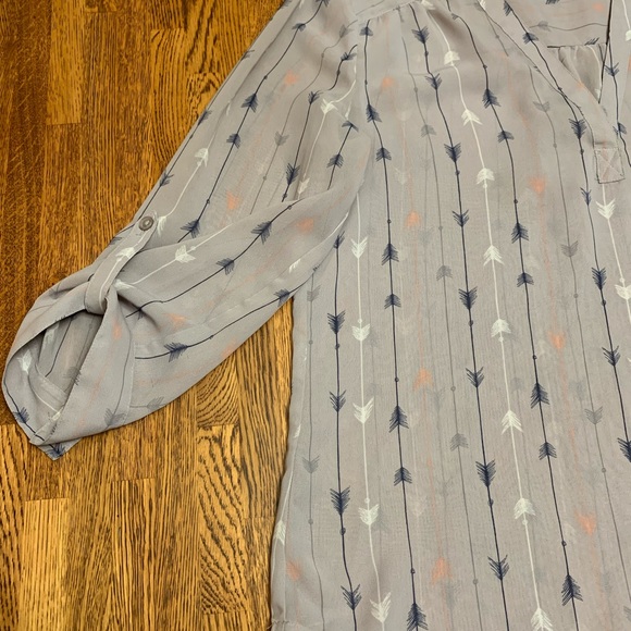 Women Arrow Blouse, only worn a couple times - Picture 4 of 4